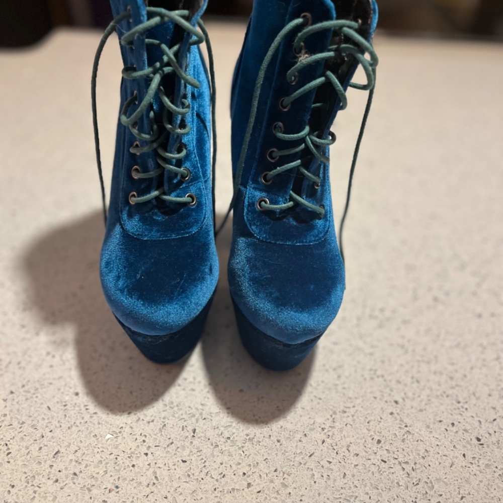 Boots - Picture 3 of 3